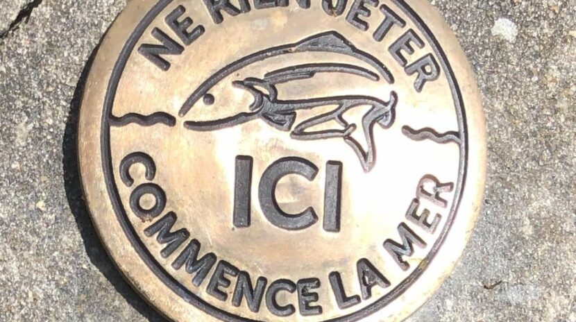 , Seine-et-Marne : des clous « Ici commence la mer » pour sensibiliser à la pollution dans ce village
