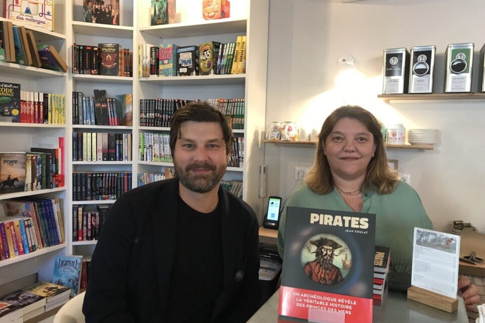 Jean Soulat d&eacute;dicace son livre 