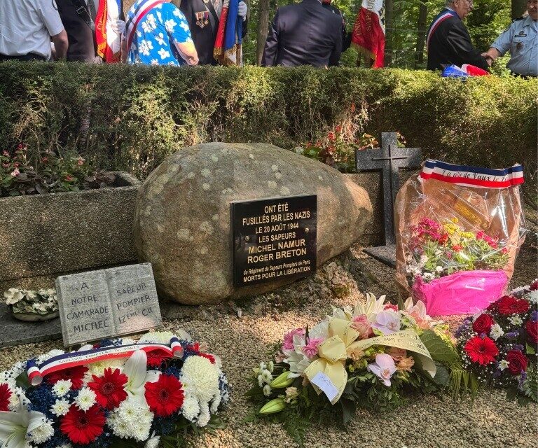 La nouvelle plaque comm&eacute;morative a &eacute;t&eacute; d&eacute;voil&eacute;e &agrave; l'occasion de la c&eacute;r&eacute;monie et des 80 ans de La Lib&eacute;ration.