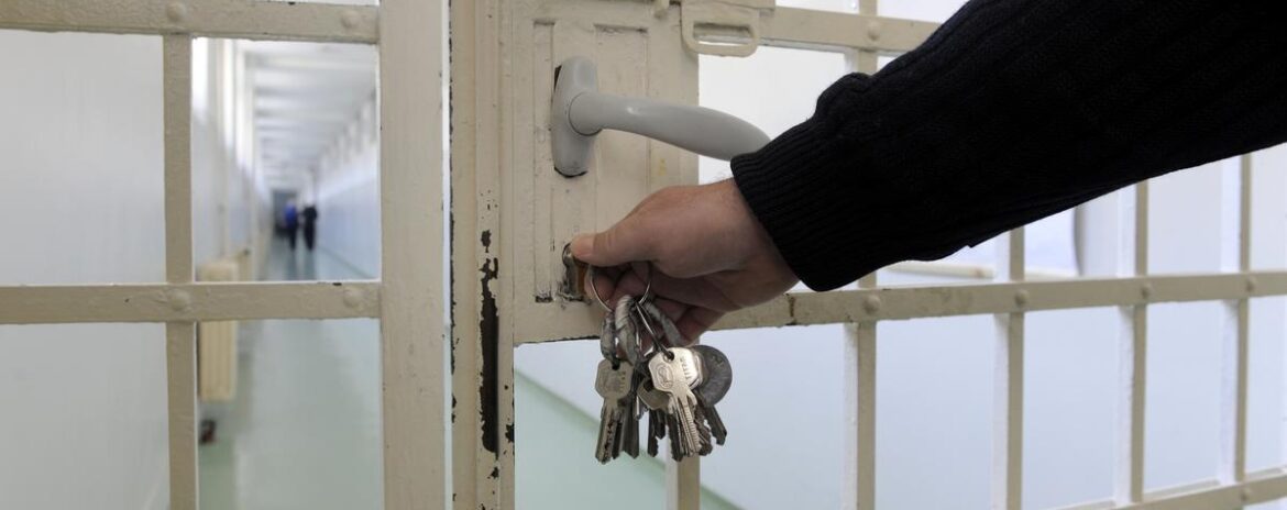 , Un adolescent de 16 ans d&eacute;couvert pendu en d&eacute;tention dans les Yvelines