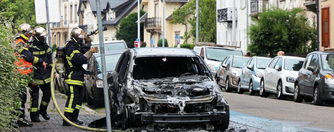 , Un corps calcin&eacute; retrouv&eacute; dans un v&eacute;hicule br&ucirc;l&eacute; dans les Hauts-de-Seine