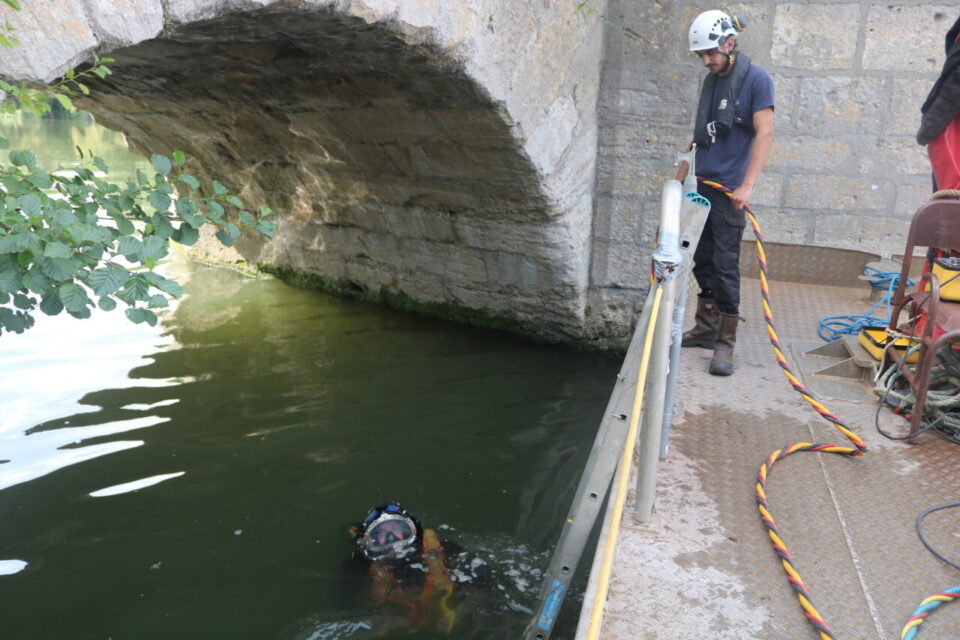 Scaphandriers Restauration Vieux pont Mantes
