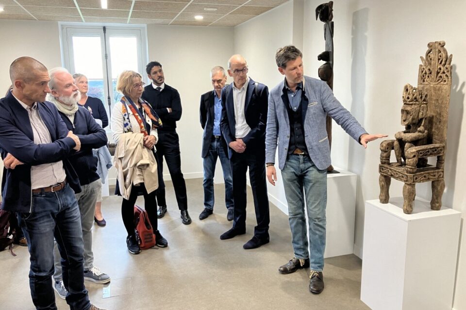 Une exposition d&eacute;di&eacute;e aux collections scientifiques de l'universit&eacute; a &eacute;t&eacute; install&eacute;e au dernier &eacute;tage du b&acirc;timent.