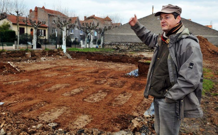 L&rsquo;arch&eacute;ologue Daniel Schaad sur le site en 2010