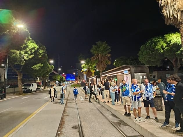 , « Comme un terrain vague pour drogués », la nuit galère des fans de la Real Sociedad, « abandonnés » à Nice