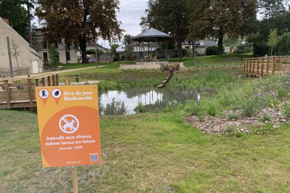 L'aire de biodiversité est interdite aux chiens sous peine d'amende.