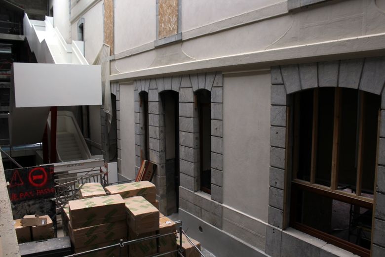 Un grand patio &agrave; l&rsquo;int&eacute;rieur, entre parties r&eacute;habilit&eacute;e et construite, servira de d&eacute;cor &agrave; l&rsquo;envol de la cr&eacute;ation artistique de Nathalie Charrier.