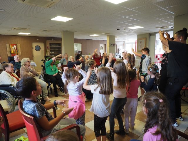 , Essonne : que du positif avec les rencontres interg&eacute;n&eacute;rationnelles &agrave; la maison de retraite de Saint-Vrain