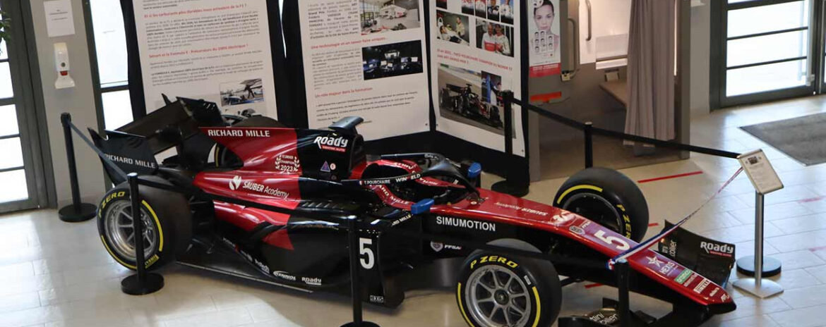 , Essonne : une Formule 2 s&rsquo;installe &agrave; la mairie de Saint-Pierre-du-Perray