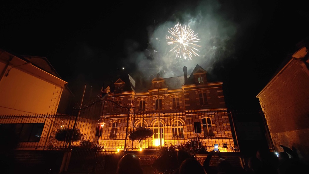 , Hermes. La mairie s&rsquo;embrase pour ses 140 ans