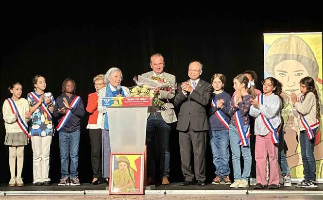 , La ville de Villejuif (France) nomme Tr&acirc;n T&ocirc; Nga citoyenne d&rsquo;honneur