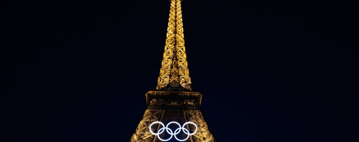 , Les anneaux olympiques &laquo; vont rester sur la tour Eiffel &raquo; apr&egrave;s les Jeux
