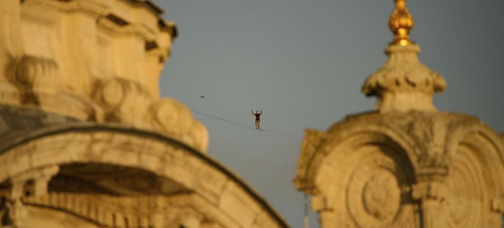 , No Comment. D’Asie en Europe par la slackline : l’intrépide Estonien crée un exploit à Istanbul