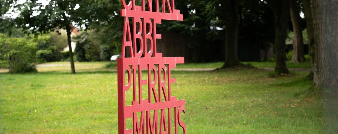 , Rues, jardins, &eacute;coles : ces lieux au nom de l&rsquo;abb&eacute; Pierre qui seront d&eacute;baptis&eacute;s