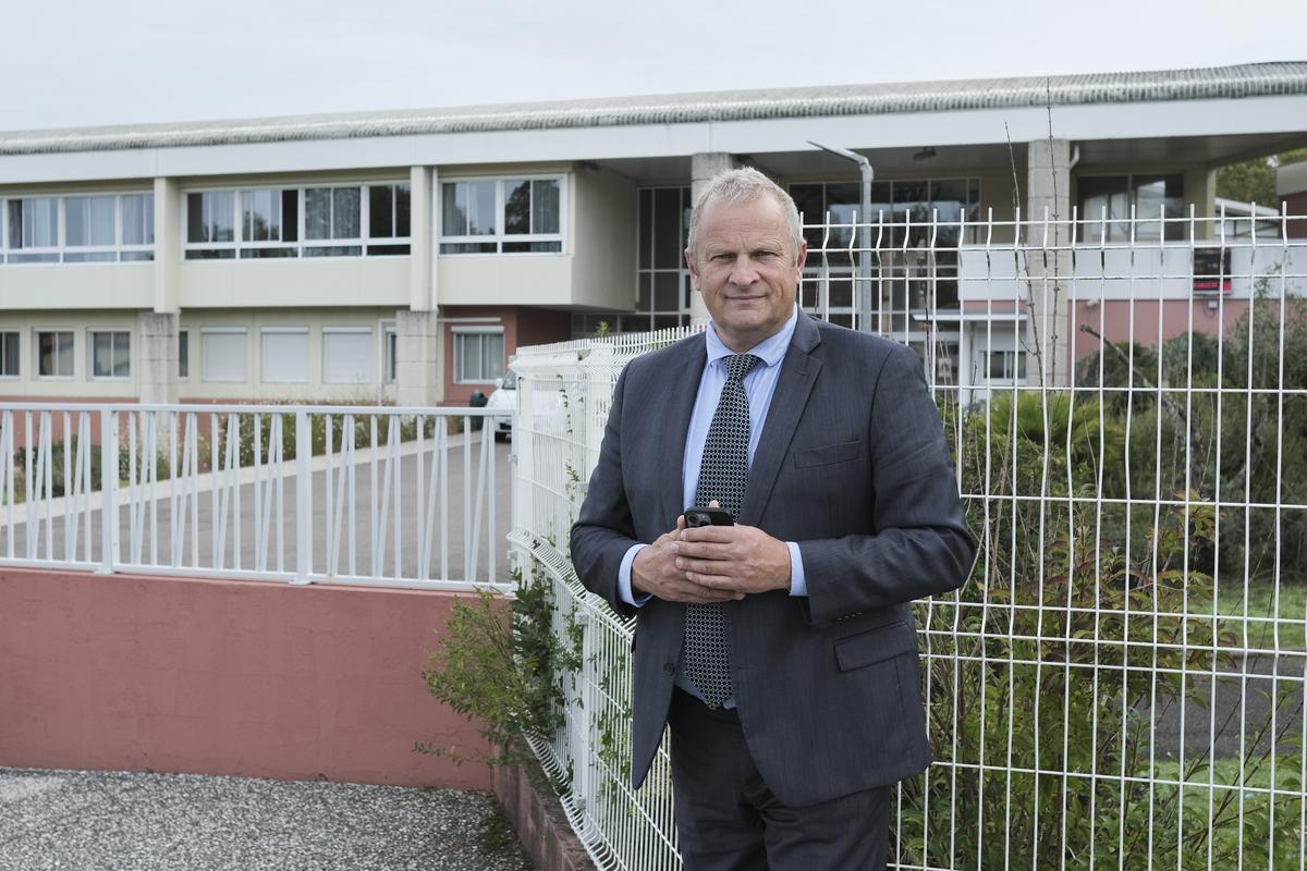 Le maire Charles Dayot &agrave; l&rsquo;emplacement de la pose de la future plaque.