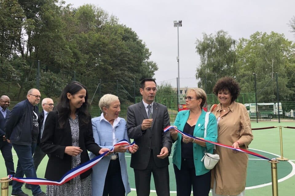 L'inauguaration de l'&eacute;quipement par les &eacute;lus : de gauche &agrave; droite la d&eacute;put&eacute;e Na&iuml;ma Moutchou, la conseill&egrave;re r&eacute;gionale Nicole Lanaspre, le maire Xavier melki, la pr&eacute;sidente du conseil d&eacute;partemental Marie-Christine Cavecchi et la s&eacute;natrice Jacqueline Eustache-Brinio.