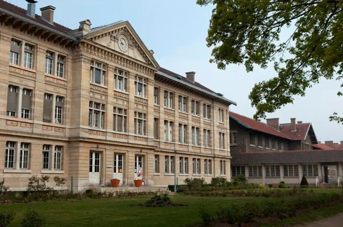, Visite guidée historique et architecturale de l’hôpital de Nanterre Centre d’Accueil et de Soins Hospitaliers de Nanterre Nanterre