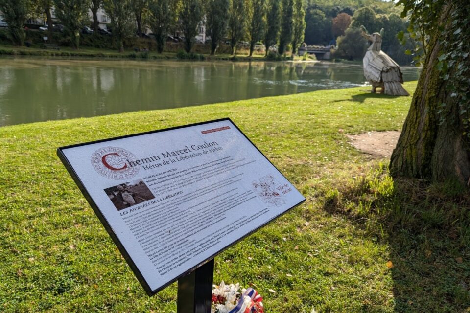 Face &agrave; cette histoire rocambolesque et h&eacute;ro&iuml;que, une plaque explicative a &eacute;galement &eacute;t&eacute; install&eacute;e afin que les visiteurs puissent d&eacute;couvrir l'histoire de Marcel Coulon.