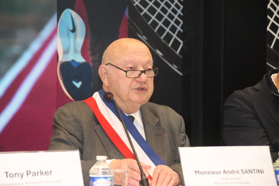 Andr&eacute; Santini lors de la conf&eacute;rence de presse du CampUS Tony Parker.