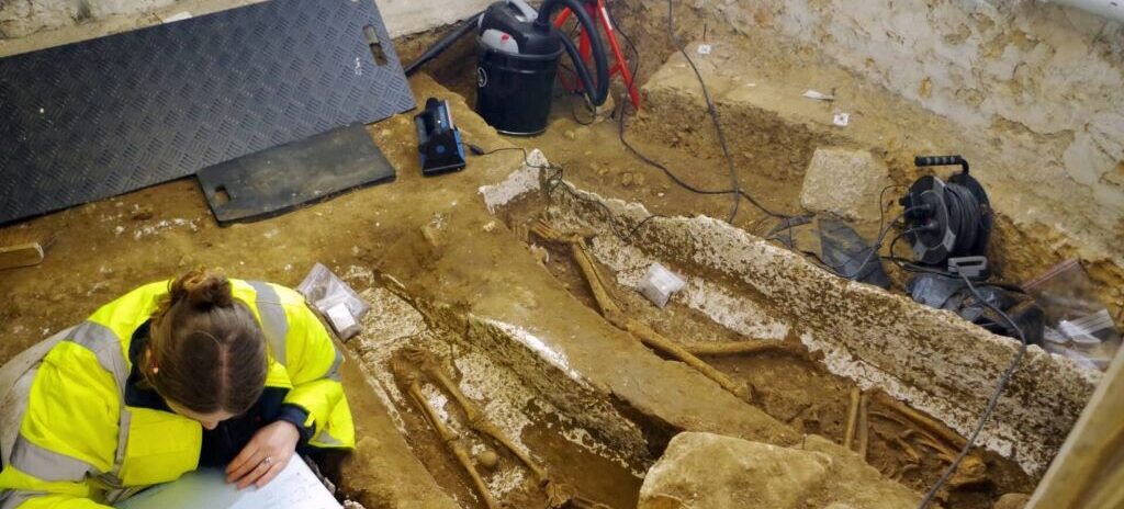 , Essonne : un homme r&eacute;nove sa cave et fait une surprenante d&eacute;couverte