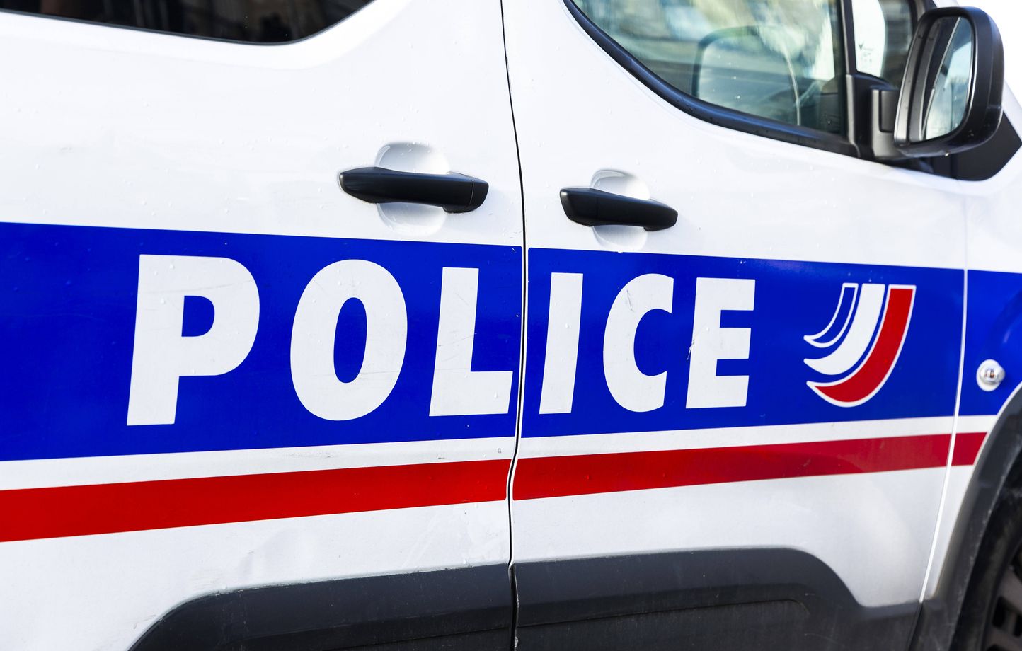 , Hauts-de-Seine : Un employ&eacute; de Speedy &agrave; Rueil-Malmaison filme un v&eacute;hicule de police banalis&eacute; et diffuse la vid&eacute;o