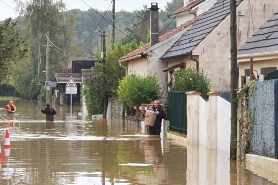 La rue Mondet est l&rsquo;une des plus gravement touch&eacute;e par les inondations &agrave; Saint-Germain-sur-Morin