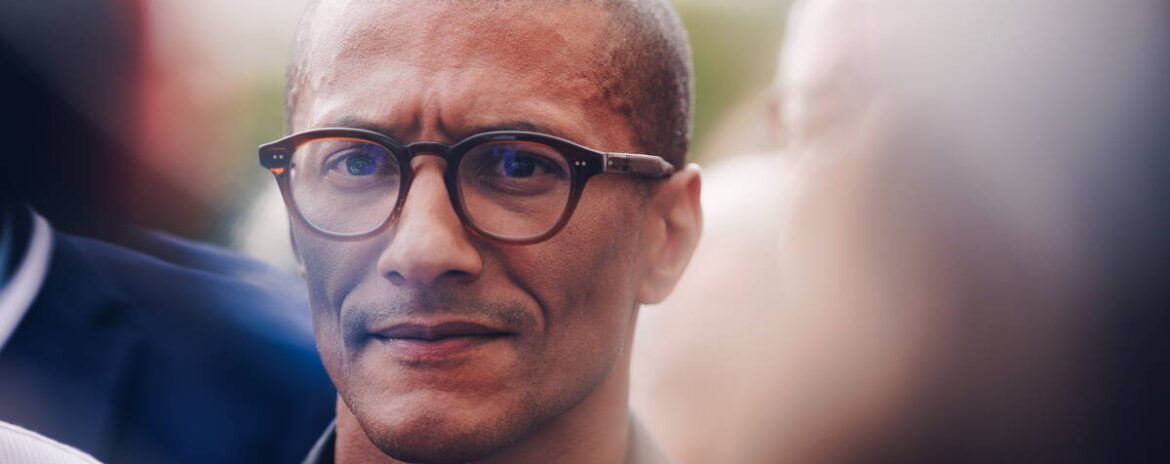 , Karim Bouamrane, maire en mouvement