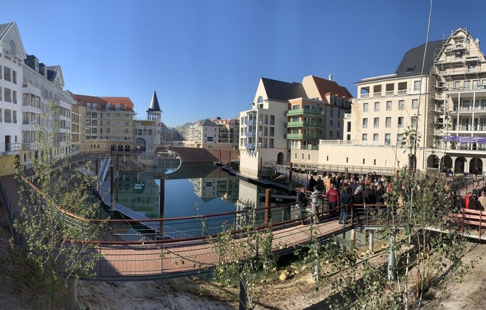 L'entr&eacute;e du quartier, le jour de l'inauguration.