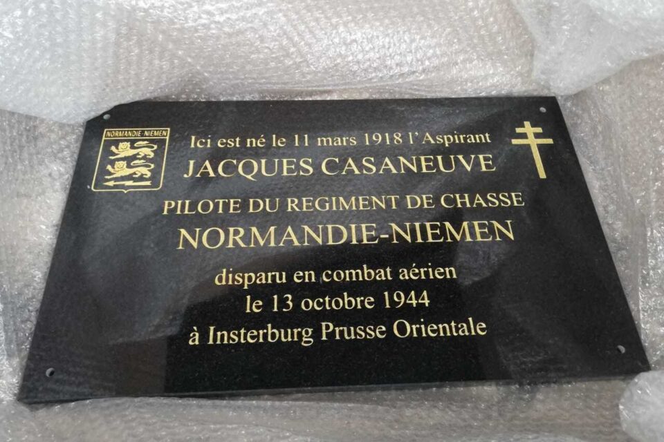 La plaque en m&eacute;moire de Jacques Casaneuve