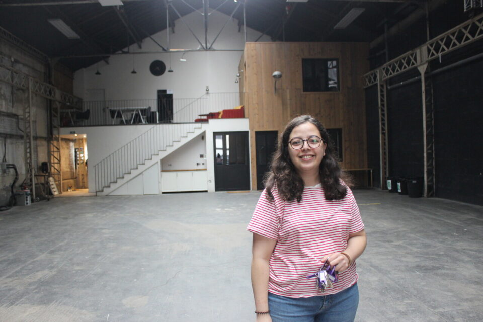 Nada Oulmakki, responsable d&rsquo;exploitation et d&rsquo;incubation de la Kolok, s'occupe de la gestion de l'espace de coworking. 