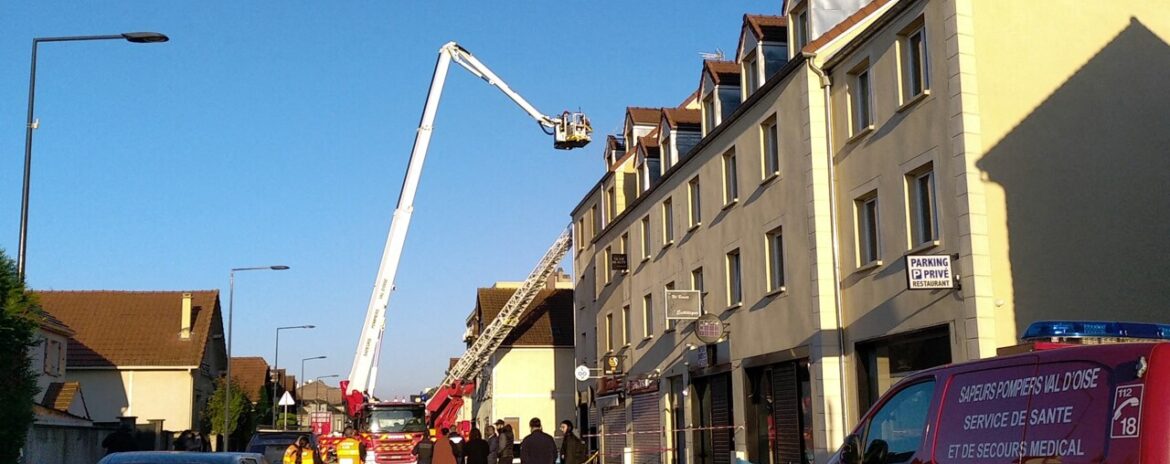 , Val-d&rsquo;Oise : l&rsquo;incendie ravage l&rsquo;appartement, un immeuble &eacute;vacu&eacute;