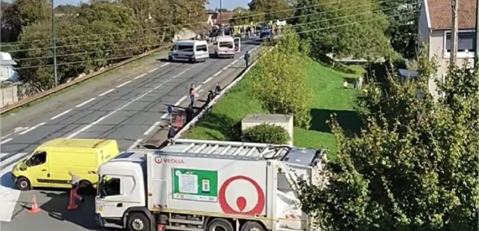 , Virginie Efira dans une manifestation de Gilets jaunes dans les Yvelines