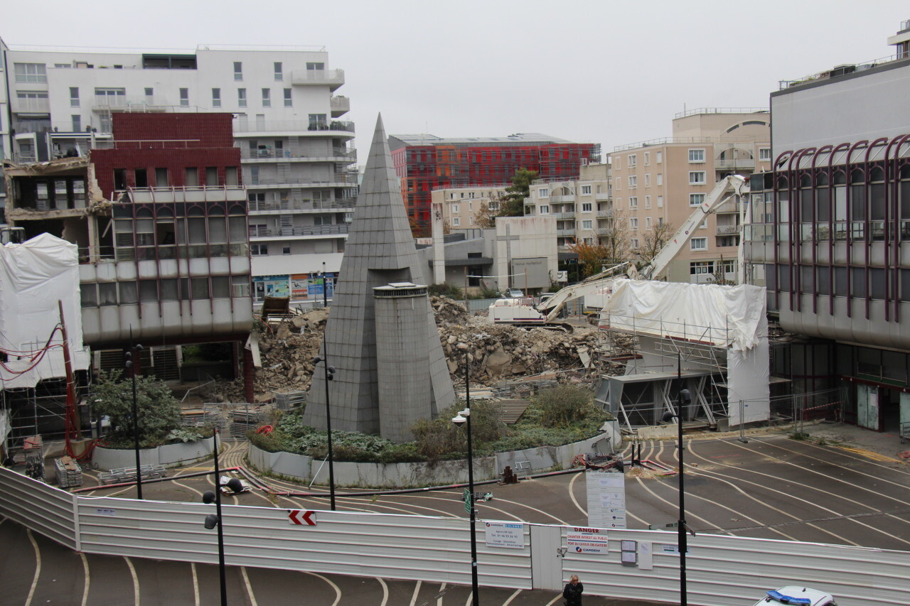 , Autour d&rsquo;une gare des Yvelines, une op&eacute;ration &laquo; totalement folle &raquo; est en cours, un quartier entier boulevers&eacute;