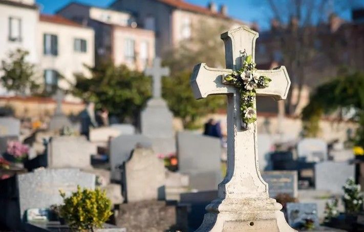 , Essonne : Une trentaine de tombes d&eacute;grad&eacute;es au cimeti&egrave;re des Ulis