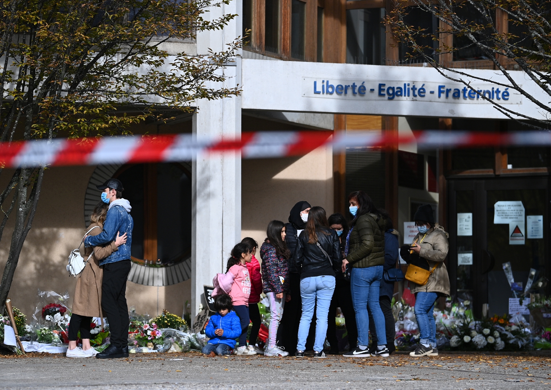 , L&rsquo;ancienne principale du coll&egrave;ge de Samuel Paty d&eacute;nonce un engrenage fatal