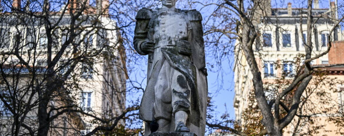 , Lyon Faut-il d&eacute;boulonner cette statue &laquo;&nbsp;qui glorifie la colonisation&nbsp;&raquo; ? La mairie du 1er propose une alternative