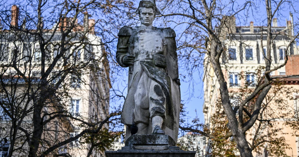 , Lyon Faut-il d&eacute;boulonner cette statue &laquo;&nbsp;qui glorifie la colonisation&nbsp;&raquo; ? La mairie du 1er propose une alternative