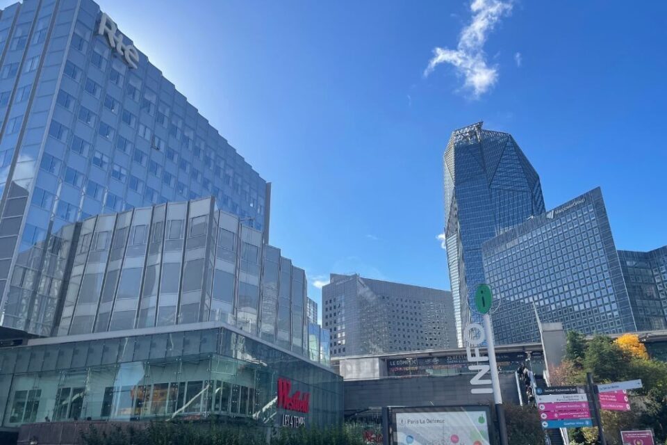 Quels sont les centres commerciaux et les mus&eacute;es ouverts dans les Hauts-de-Seine, vendredi 1er novembre 2024 ? 