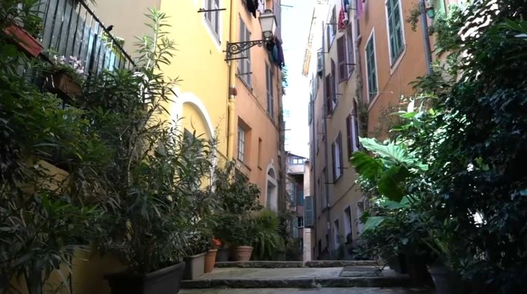 La m&ecirc;me rue de l&rsquo;Ancien S&eacute;nat aujourd'hui.