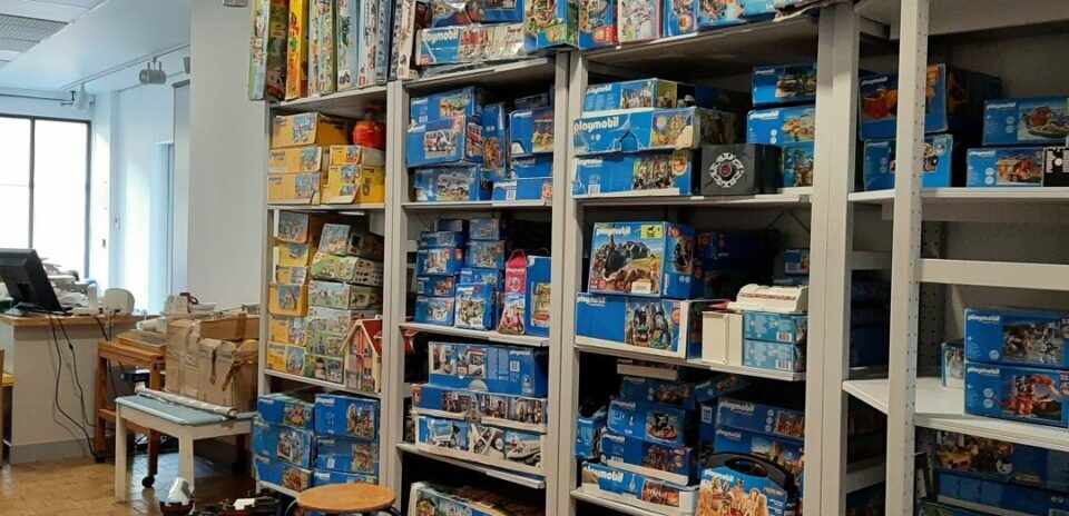 , Yvelines : ce &laquo; temple du jeu &raquo; vieux de 50 ans et sa collection de Playmobil changent d&rsquo;adresse