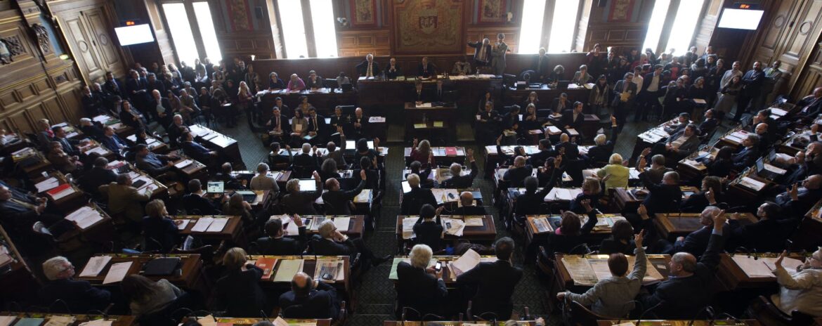 , Censure du gouvernement: la mairie de Paris et la r&eacute;gion &Icirc;le-de-France maintiennent le vote de leur budget