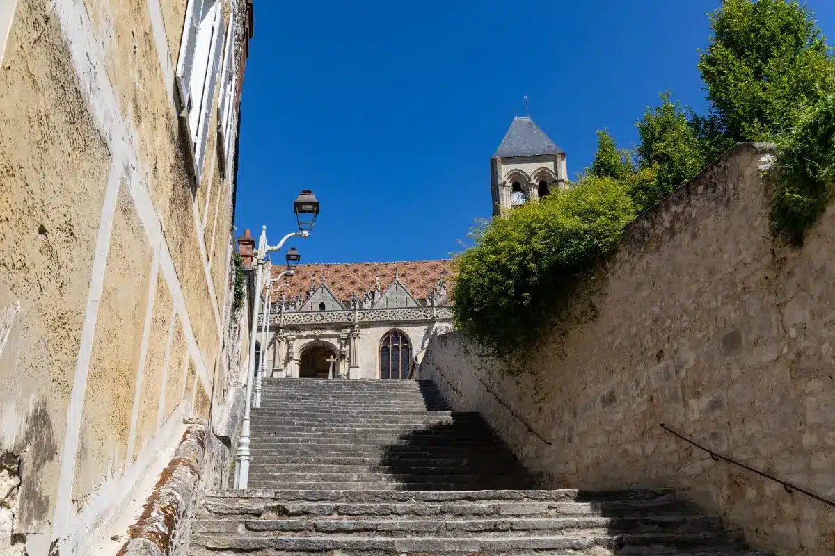 , Dans le Val d&rsquo;Oise, ce village pittoresque poss&egrave;de un patrimoine artistique unique et fascinant