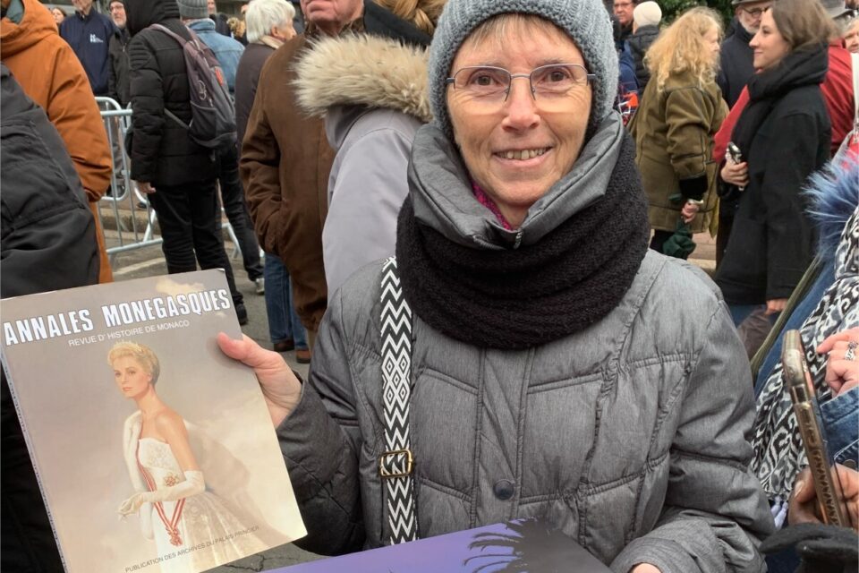 Venue tout spécialement de Saint-Gratien, Marie-Blanche est heureuse d'avoir pu faire dédidacer ses livres.