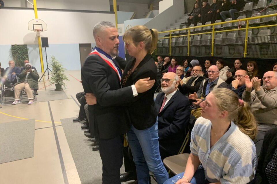 Miloud Goual a enlac&eacute; Robert Hue puis Claire Carpentier, l'&eacute;pouse du maire d&eacute;c&eacute;d&eacute; et leurs trois filles, Marine, Zo&eacute; et Lison.