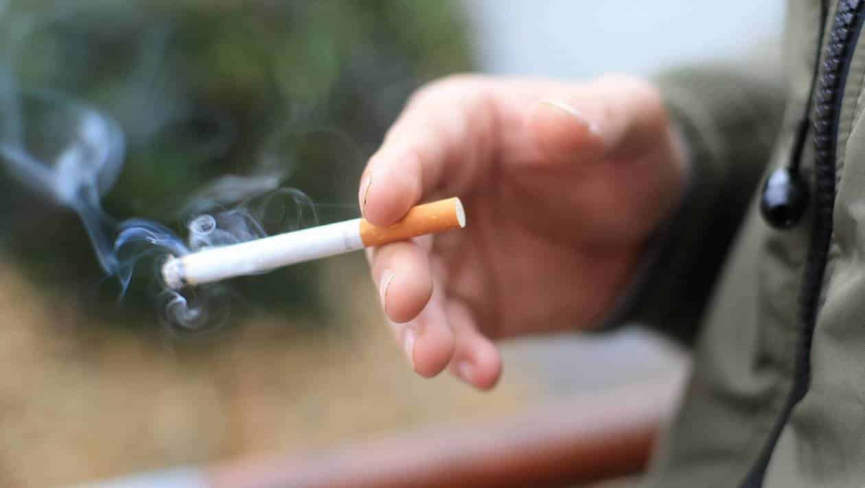 , Dans cette ville française, fumer sera bientôt interdit devant les écoles et les aires de jeux