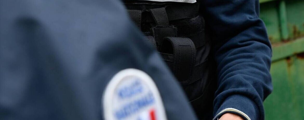 , Des restes humains retrouvés dans un champ des Yvelines, une expertise en cours