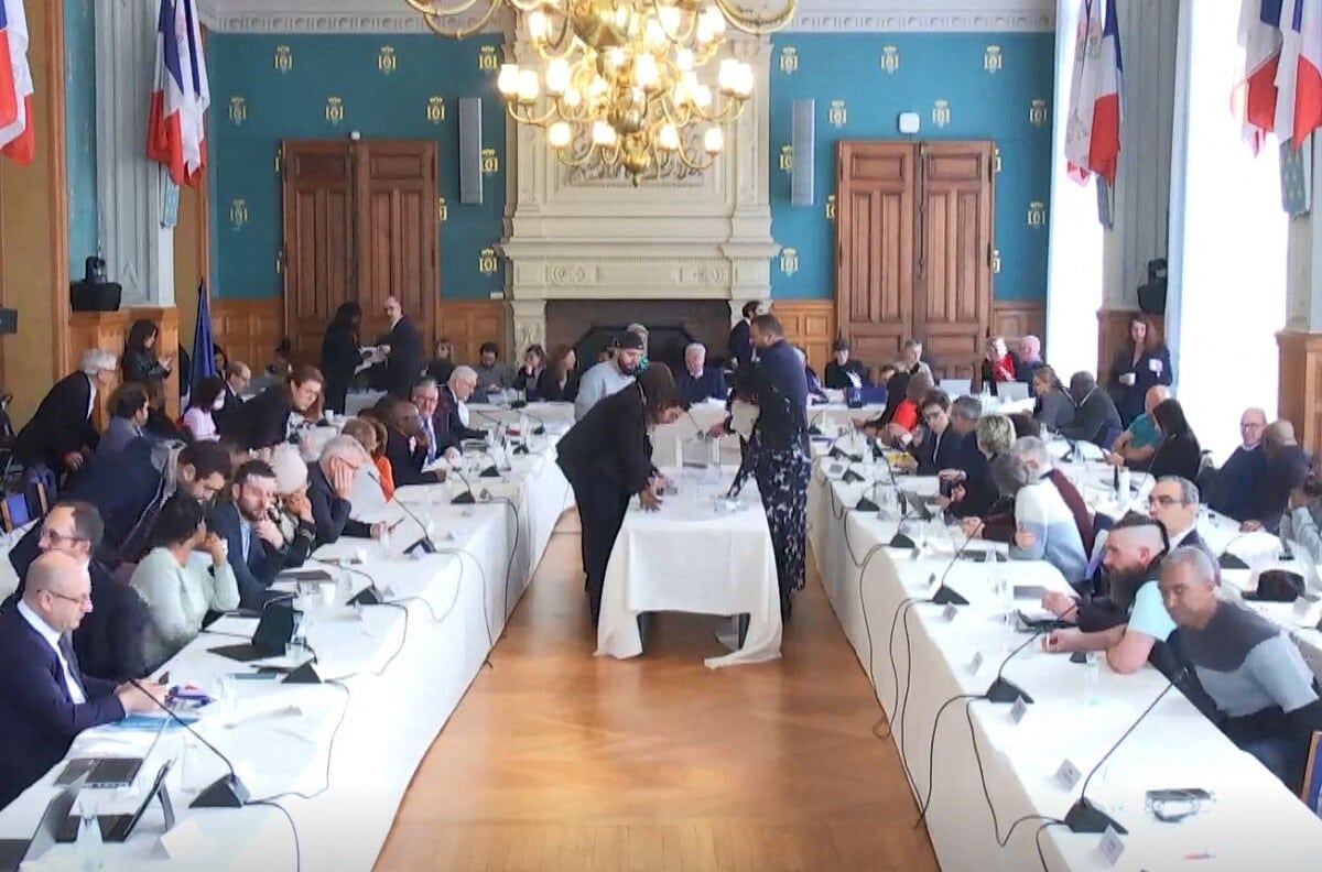 , Passe d’armes au tout premier conseil municipal de la commune nouvelle de Saint-Denis