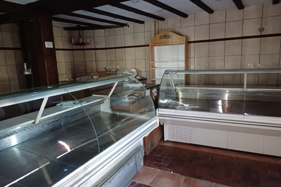 Les murs peuvent &ecirc;tre vendus avec ou sans le mat&eacute;riel en fonction des besoins de l'acheteur.