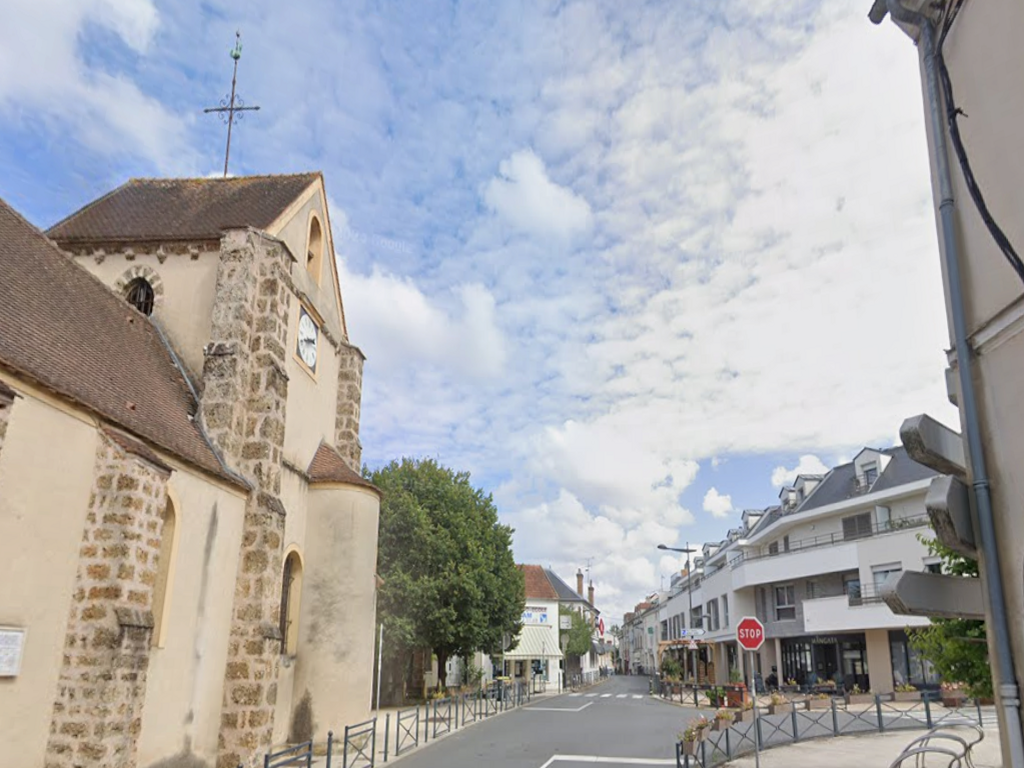 , Essonne : Marine Le Pen ironise sur le nom de sa commune, ce maire contre-attaque en vid&eacute;o