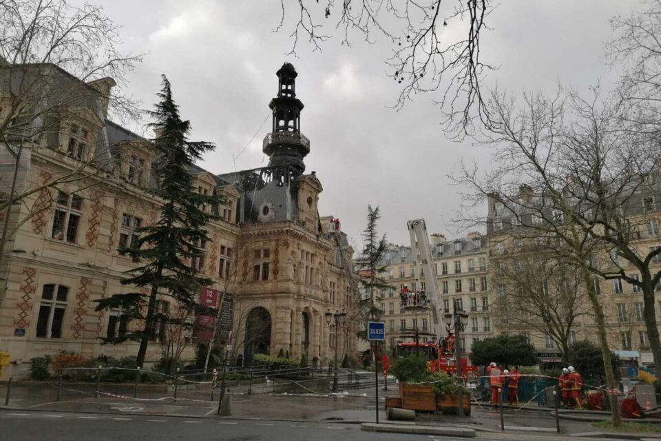 Le bâtiment de la mairie du 12e arrondissement a été reconstruit en 1876, en pleine période faste pour la ville.